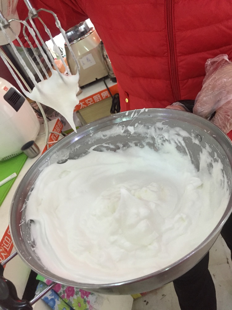 戚风蛋糕的做法图解4