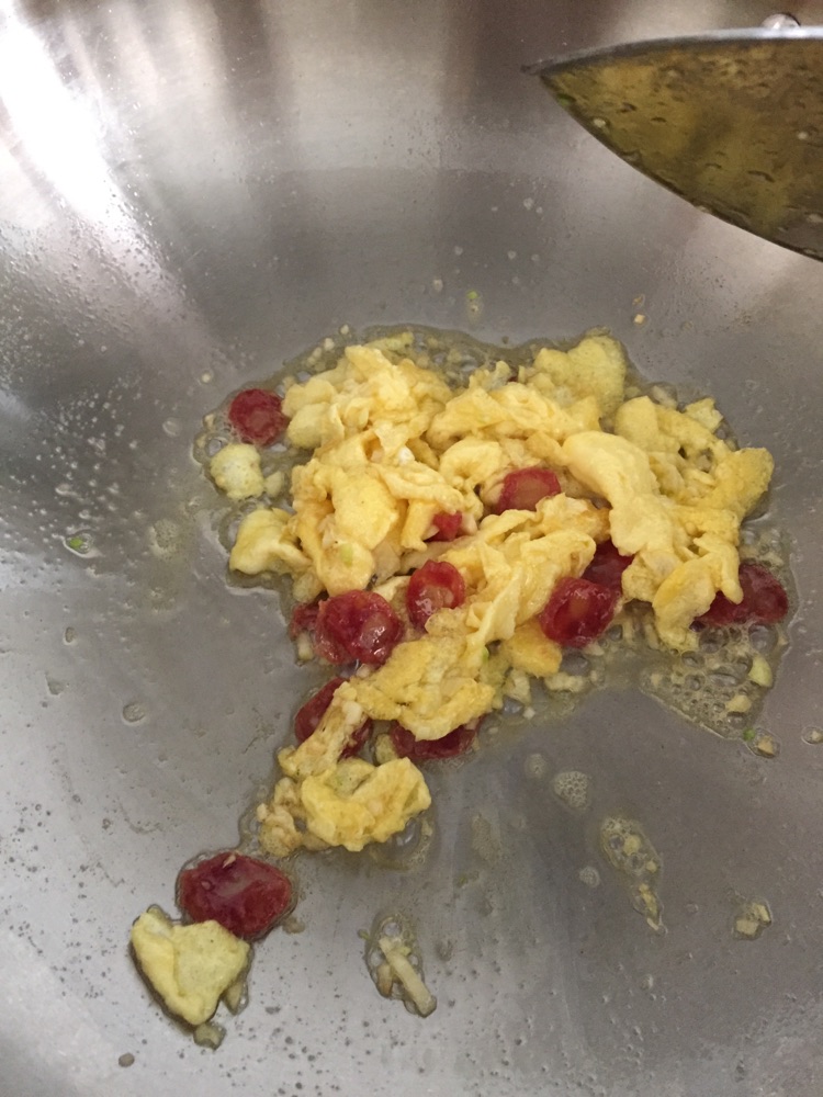 鸡蛋腊肠炒饭的做法图解4