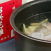 咸鹅鲜笋煲（明炉）的做法图解3