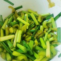 凉拌蒜台的做法图解3