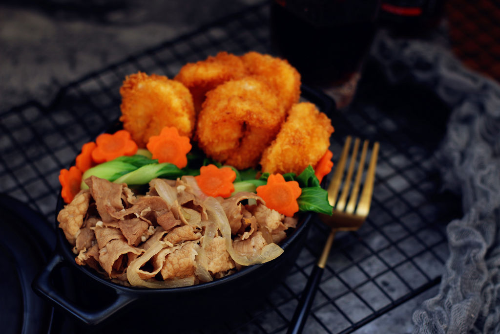 Rice with fried shrimp and beef