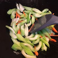 #时令蔬菜最养人#西芹炒虾仁的做法图解4
