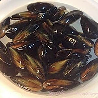 蒜蓉跺椒青口的做法图解1