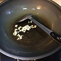 胡萝卜土豆鸡蛋腊肠炒饭的做法图解3
