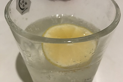 柠檬蜂蜜苏打气泡水