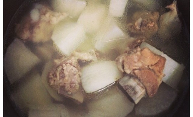 白萝卜排骨汤
