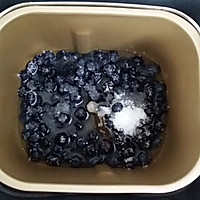 蓝莓果酱--用最简单的材料缔造最美味的食物的做法图解2