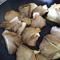 橄榄油煎平菇的做法图解2