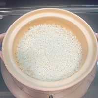 味道嘎嘎棒~~~腊肉煲仔饭的做法图解3
