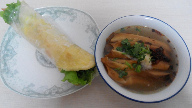 鸡汤豆腐串+鸡蛋灌饼  经典组合，美味晚餐的做法