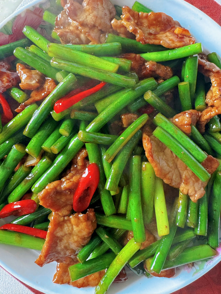 蒜台炒牛肉的做法