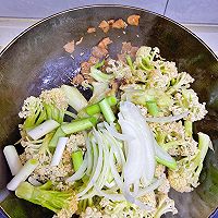 炒菜花的做法图解7