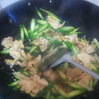 宝宝爱吃～黑椒芦笋鸡片的做法图解7