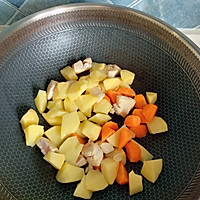 咖喱鸡肉口蘑土豆的做法图解4