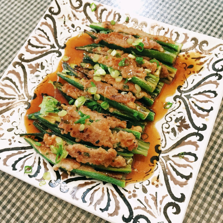 猪肉虾胶酿秋葵的做法