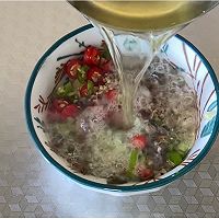#天猫美味妙妙屋#一品小鲜锅 （花蛤 金针菇 粉丝煲）的做法图解3