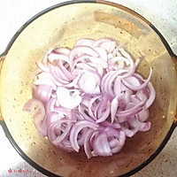 炖泡菜——辣白菜肉卷的做法图解2