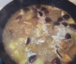 土豆香菇炖小鸡的做法
