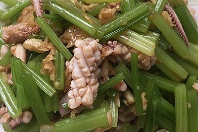 夏季的清爽【凉拌芹菜鱿鱼】