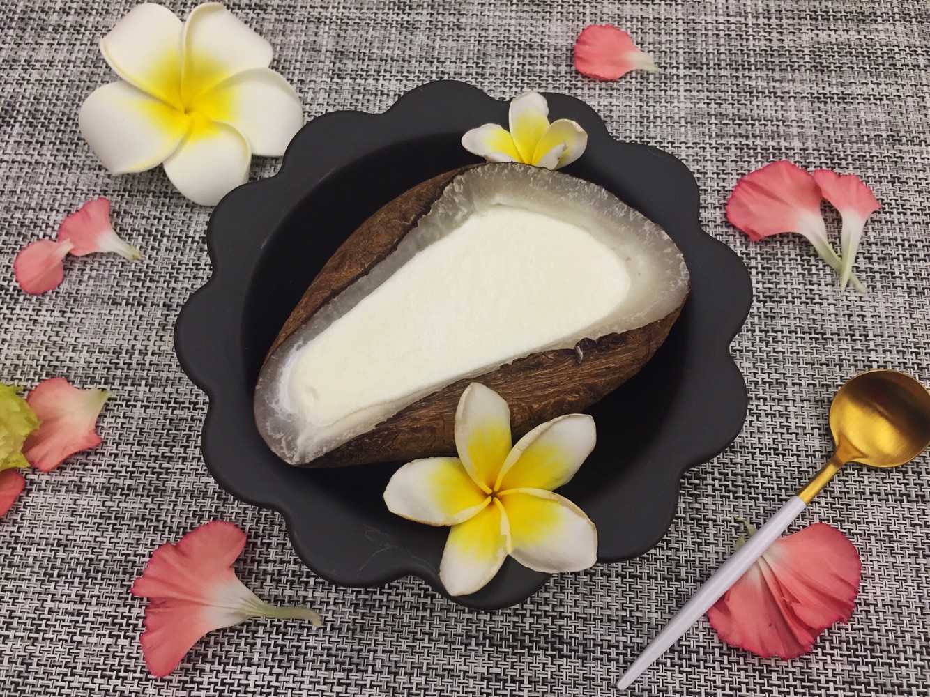 椰皇鲜奶炖蛋白怎么做 椰皇鲜奶炖蛋白的做法 Tine Yang 豆果美食
