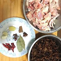 老李私房菜-小鸡炖蘑菇的做法图解1