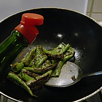 最上瘾的绝味川菜——虎皮尖椒的做法图解5
