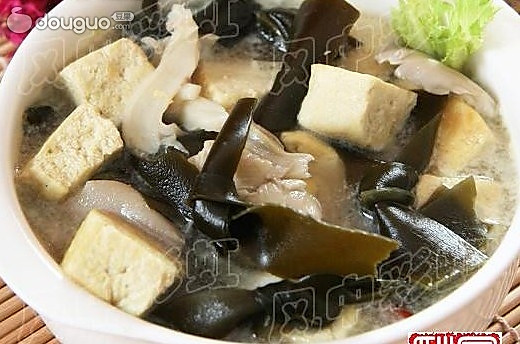 冬季的营养素汤：海带豆腐汤