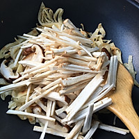 逗逼大静 蒜蓉蘑菇烩饼的做法图解4