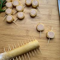 豆皮卷火腿肠（小零食）的做法图解1