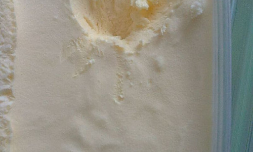 淡奶油全蛋冰淇淋（无需多次搅拌）的做法