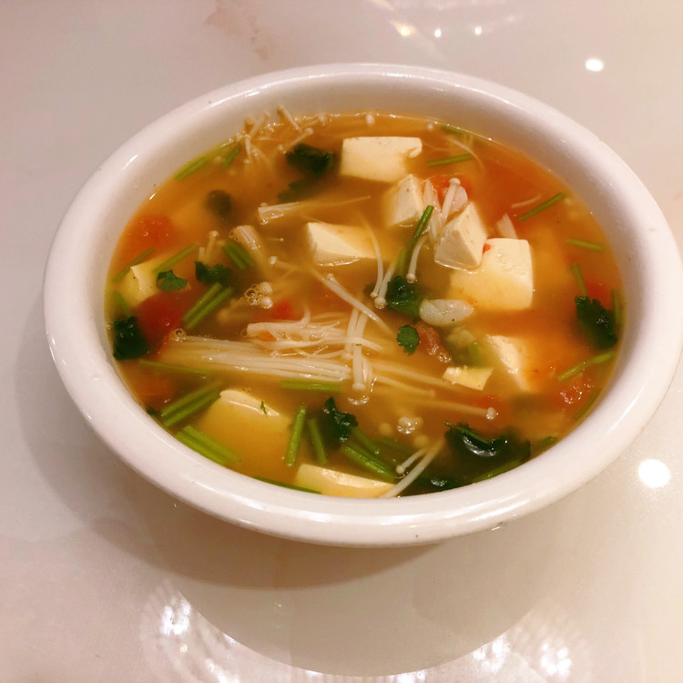 西红柿菌菇豆腐汤的做法