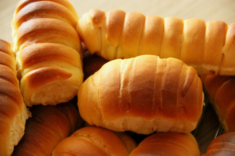 玉米油 肉松 胖←_←毛毛虫 面包的做法