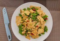 豆皮炒青椒的做法