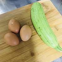 西葫芦炒鸡蛋的做法图解1