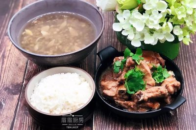 绿豆百合汤+蚝油蒸排骨+白米饭