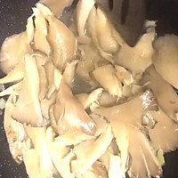 鲜蘑炒尖椒的做法图解5