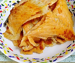 快手下饭菜，香煎三文鱼骨的做法