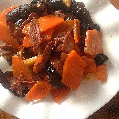 木耳萝卜爆炒猪肝