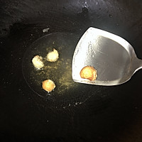 鸟蛋炒蒜苗的做法图解5