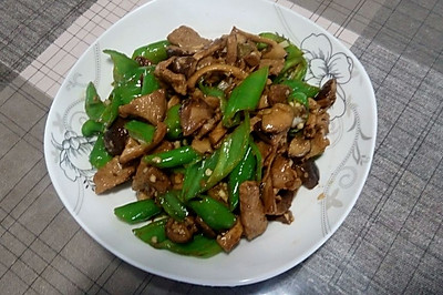 尖椒香菇炒肉