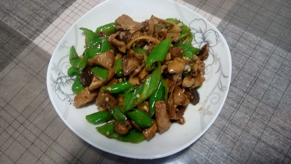 尖椒香菇炒肉