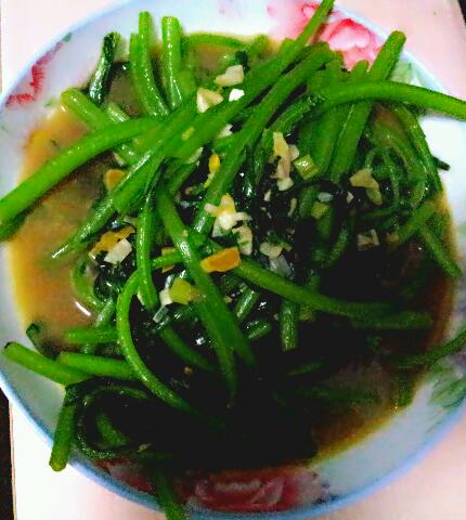 Chrysanthemum with salted egg