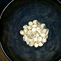 银耳莲子百合紫薯粥的做法图解1