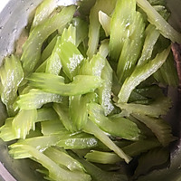 炝拌腐竹的做法图解1