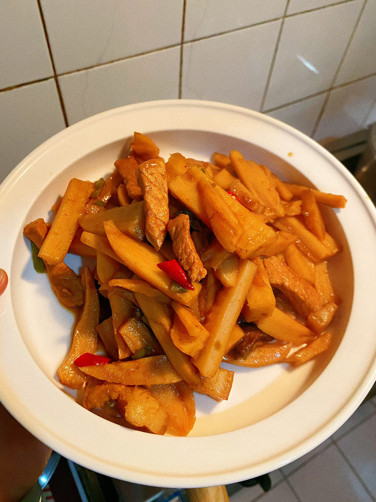 香菇炒藕段的做法
