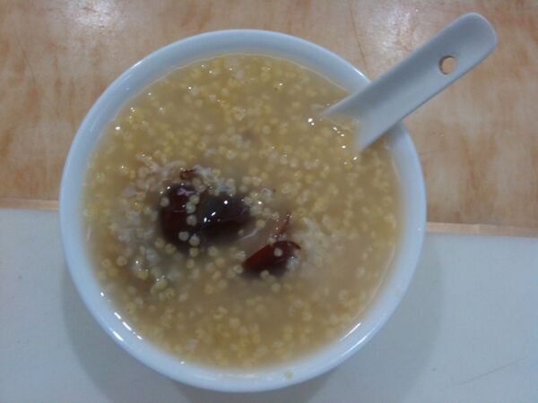 Red date millet porridge