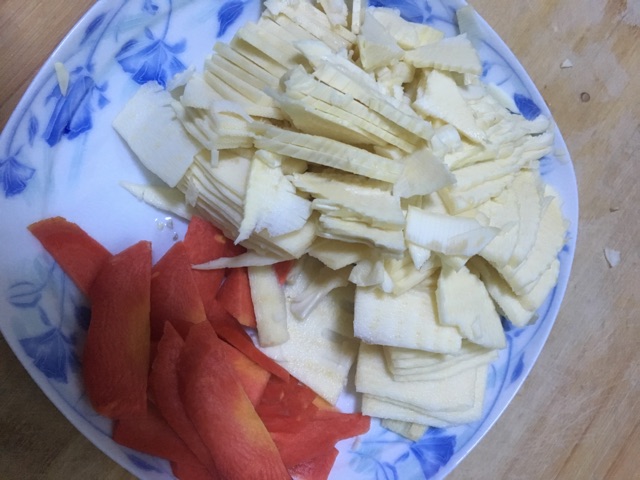 冬日美食の冬笋炒肉的做法图解2