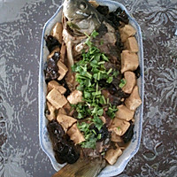鲤鱼炖豆腐的做法图解1