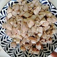 香菇鸡丁肉酱米线的做法图解4