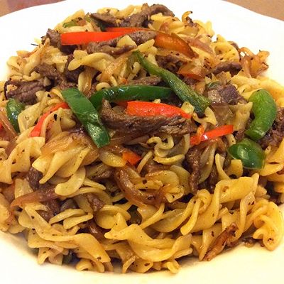 悦儿厨房～黑椒牛柳炒意粉/意面--简单且美味